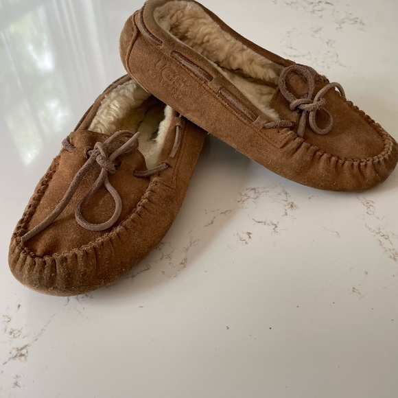 Ugg Dakota Big Kids Style chestnut size 3 - Picture 4 of 9